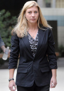 مدرسة امريكية تفصل معلمة من وظيفتها بعد اكتشاف انها " بطلة افلام ابــاحية "